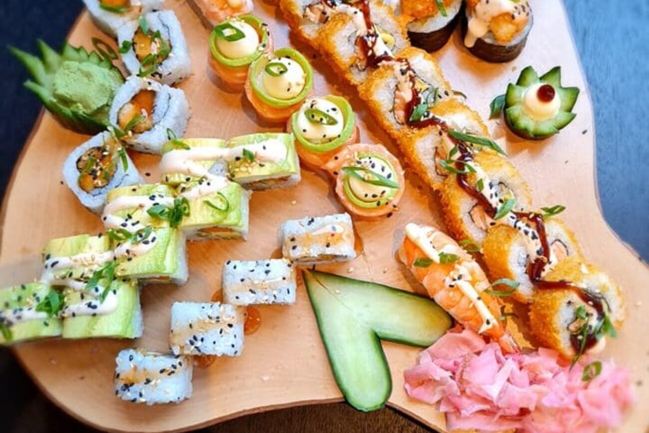 Sushi sharing board